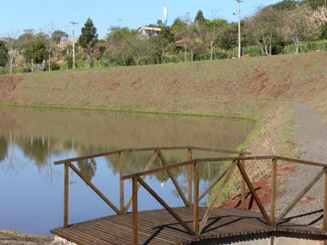 Terreno com 1318m², à venda, no bairro Estância Cabral em Cambé