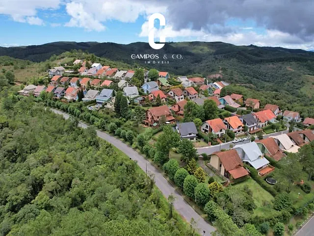 Casa com 300m² 3 quartos e 2 banheiros, à venda, no bairro Alto do Capivari em Campos Do Jordão