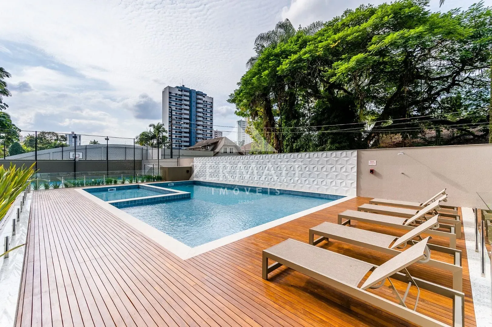 Apartamento com 3 suítes totalmente mobiliado em andar alto! - foto 1