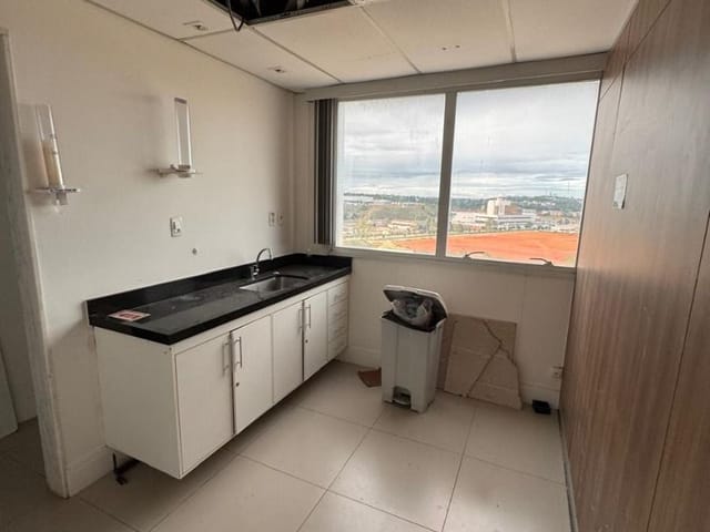 Andar corporativo com 240m², para alugar, no bairro Granja dos Cavaleiros em Macaé