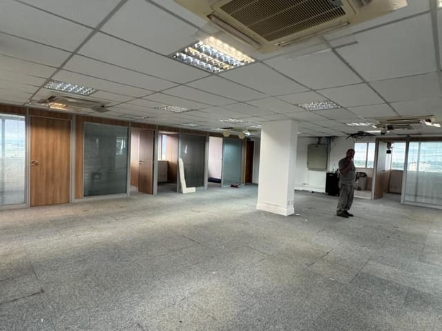 Andar corporativo com 240m², para alugar, no bairro Granja dos Cavaleiros em Macaé