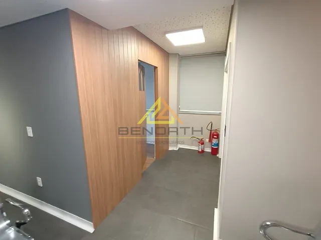 Andar corporativo com 380m², para alugar, no bairro República em São Paulo