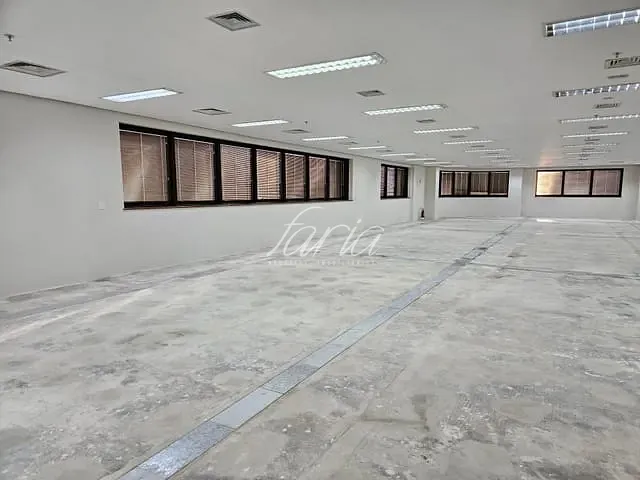 Andar corporativo com 410m², para alugar, no bairro Consolação em São Paulo