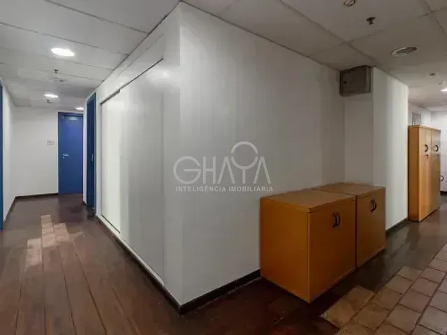 Sala à venda, no bairro Moema em São Paulo