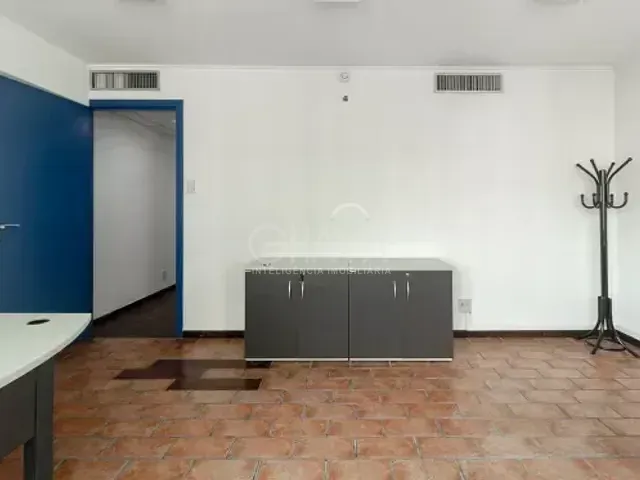 Sala à venda, no bairro Moema em São Paulo