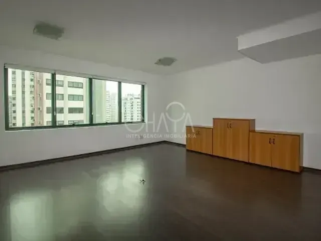 Sala à venda, no bairro Moema em São Paulo