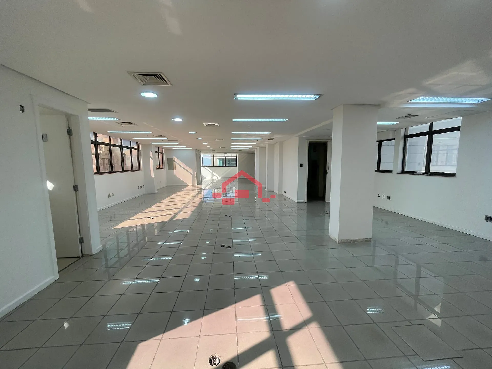 Sala-Conjunto, 318 m² - Foto 1