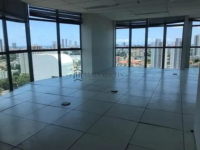 Andar corporativo com 250m², à venda ou para alugar, no bairro Boa Vista em Avenida Lins Petit