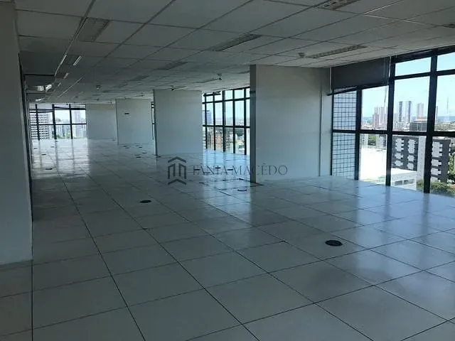 Andar corporativo com 250m², à venda ou para alugar, no bairro Boa Vista em Avenida Lins Petit