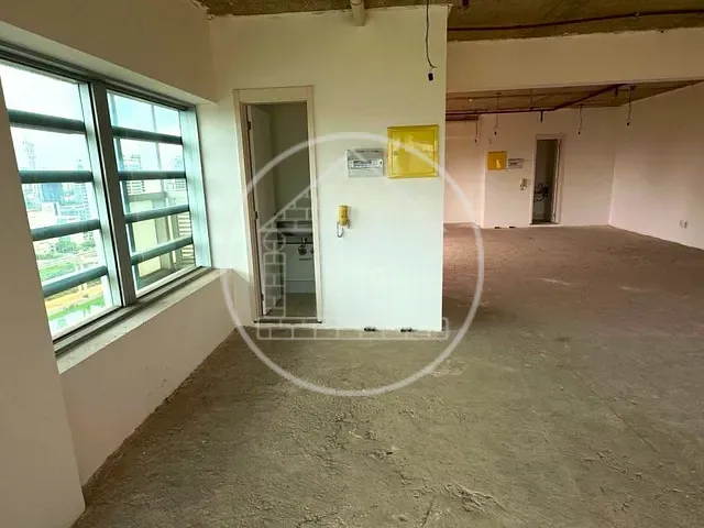 Andar corporativo com 160m², para alugar, no bairro Real Parque em São Paulo