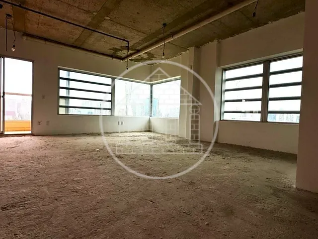 Andar corporativo com 160m², para alugar, no bairro Real Parque em São Paulo