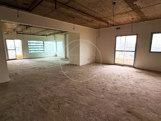 Andar corporativo com 160m², para alugar, no bairro Real Parque em São Paulo