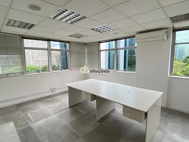 Conjunto comercial à venda, no bairro Cerqueira César em São Paulo