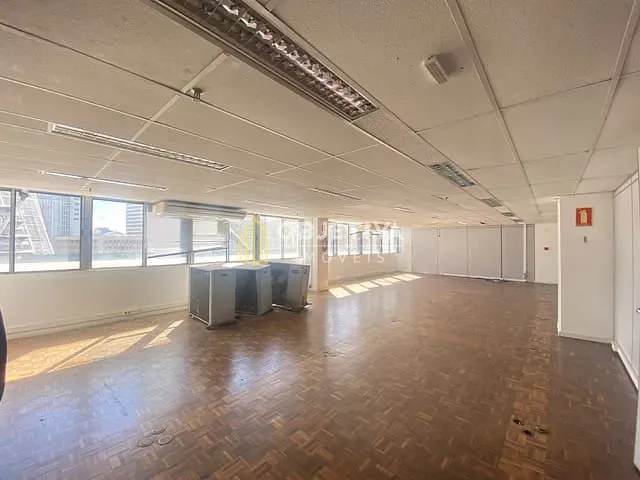 Andar corporativo para alugar, no bairro Centro Histórico em Porto Alegre