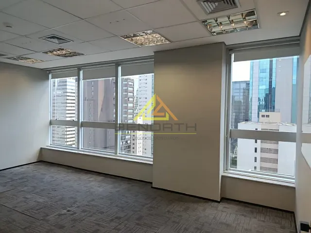 Andar corporativo com 229m², para alugar, no bairro Itaim Bibi em São Paulo