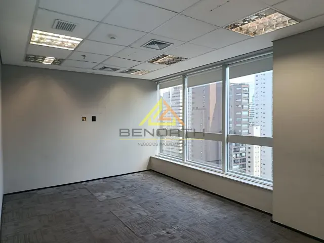 Andar corporativo com 229m², para alugar, no bairro Itaim Bibi em São Paulo