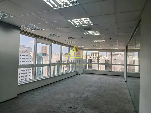 Andar corporativo com 229m², para alugar, no bairro Itaim Bibi em São Paulo