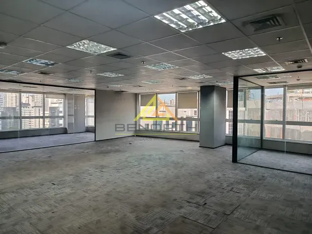 Andar corporativo com 229m², para alugar, no bairro Itaim Bibi em São Paulo