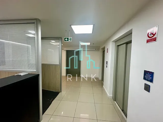 Andar corporativo à venda, no bairro Centro em Niterói