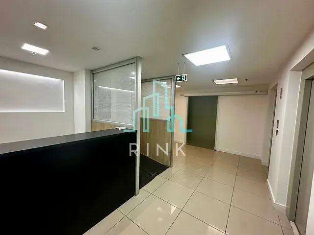 Andar corporativo à venda, no bairro Centro em Niterói
