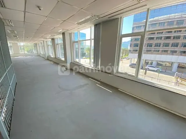 Andar corporativo com 540m², para alugar, no bairro Jacarepaguá em Rio de Janeiro