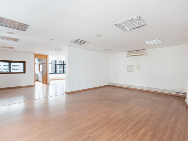 Andar corporativo com 245m², à venda ou para alugar, no bairro Vila Olímpia em São Paulo