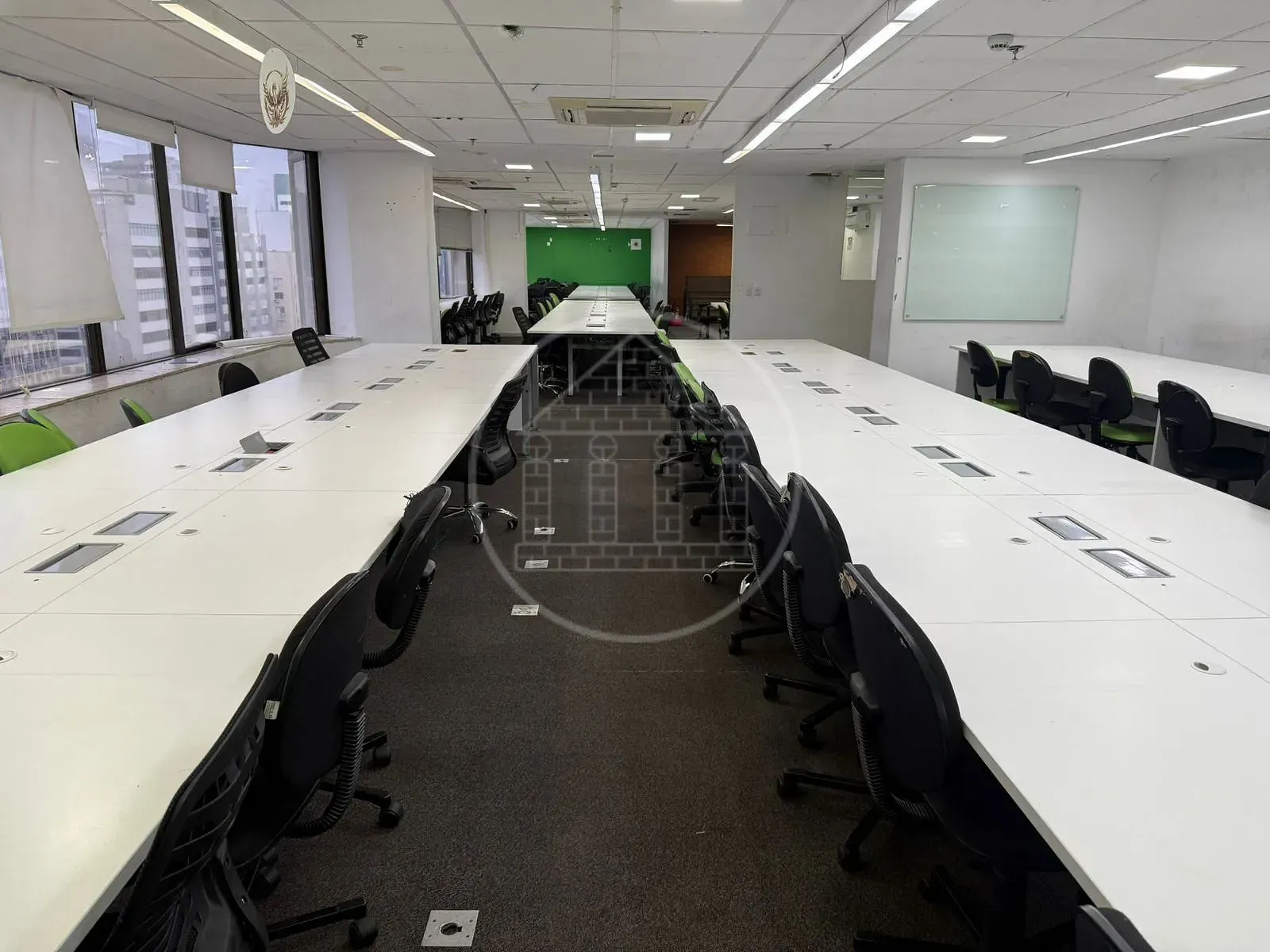 Sala-Conjunto, 1000 m² - Foto 1