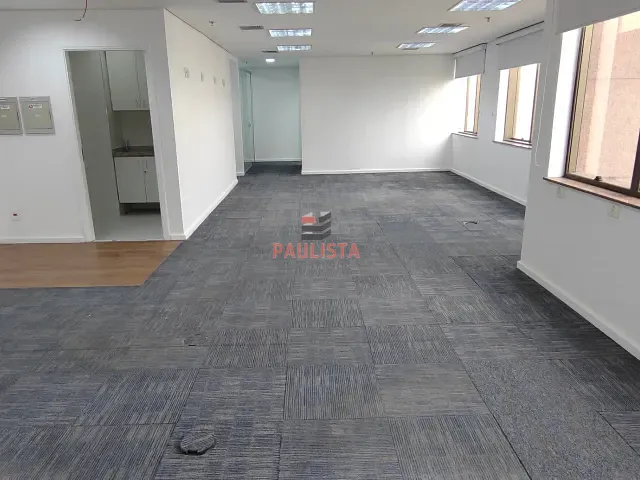 Andar corporativo para alugar, no bairro Jardim Paulista em São Paulo