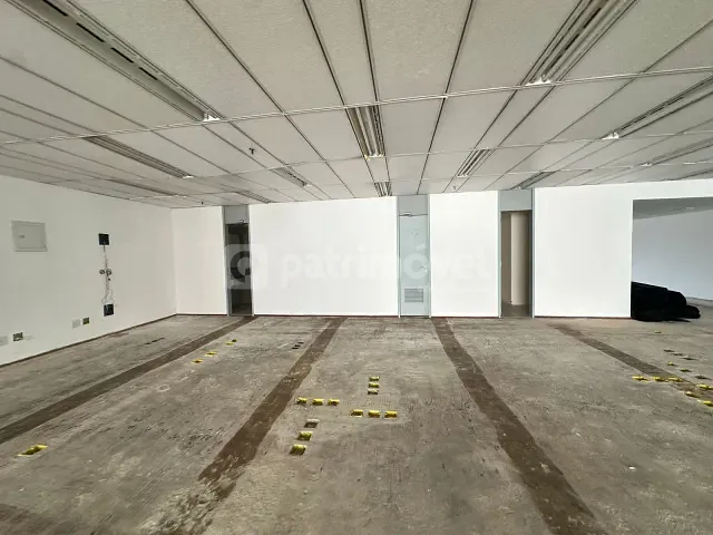 Andar corporativo com 667m², para alugar, no bairro Centro em Rio de Janeiro