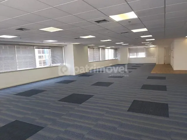 Andar corporativo com 698m², para alugar, no bairro Centro em Rio de Janeiro