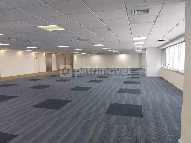 Andar corporativo com 698m², para alugar, no bairro Centro em Rio de Janeiro