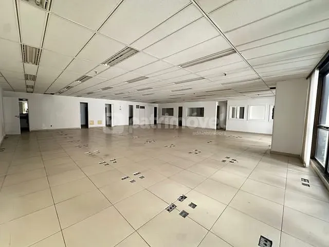 Andar corporativo com 351m², para alugar, no bairro Centro em Rio de Janeiro