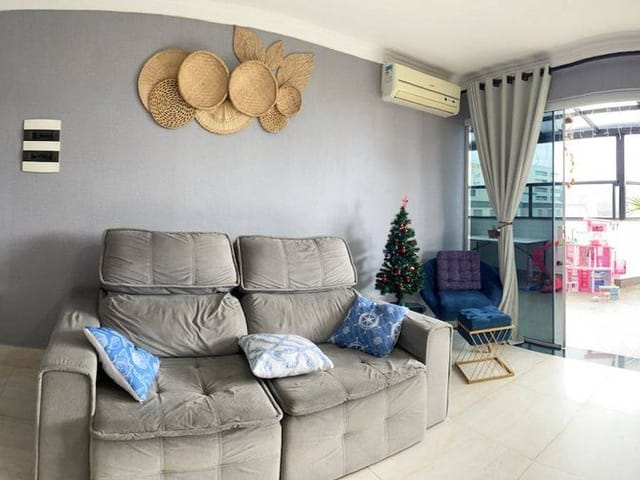 Foto do Apartamento Duplex - LINDA E CONFORTÁVEL COBERTURA DUPLEX, 03 DORMS. 02 SUITES, 02 SALAS, 02 VAGAS A 300 METROS DA PRAIA. CAIÇARA, PRAIA GRANDE SP. | SL Terra Nova