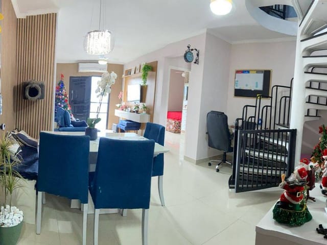 Foto do Apartamento Duplex - LINDA E CONFORTÁVEL COBERTURA DUPLEX, 03 DORMS. 02 SUITES, 02 SALAS, 02 VAGAS A 300 METROS DA PRAIA. CAIÇARA, PRAIA GRANDE SP. | SL Terra Nova