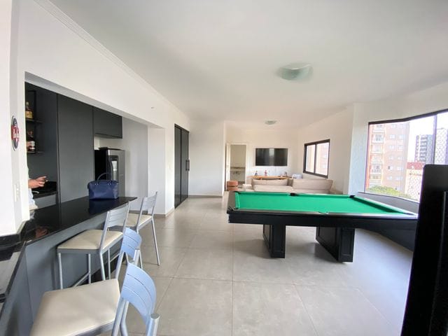 Apartamento com 280m² 4 quartos e 4 banheiros, à venda, no bairro Zona 03 em Maringá