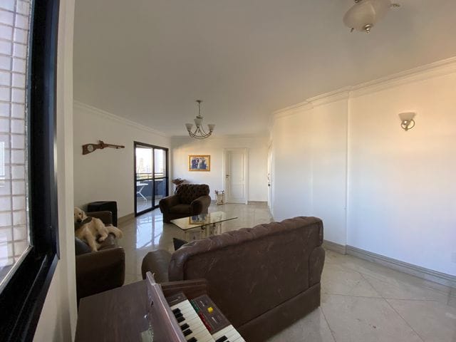 Apartamento com 280m² 4 quartos e 4 banheiros, à venda, no bairro Zona 03 em Maringá