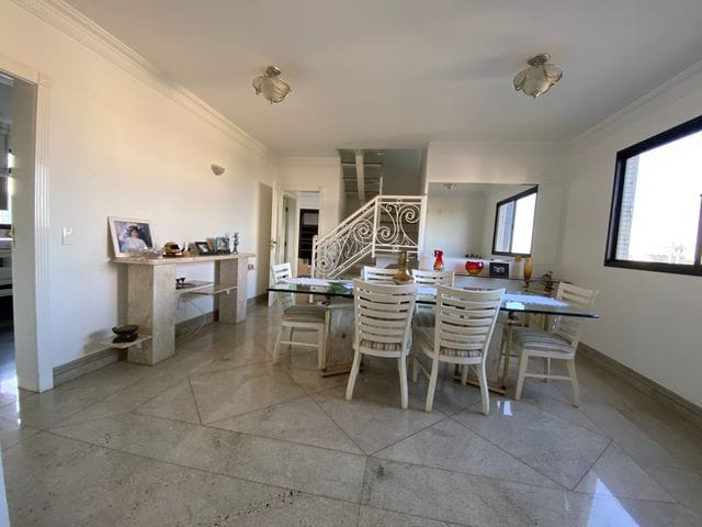 Apartamento com 280m² 4 quartos e 4 banheiros, à venda, no bairro Zona 03 em Maringá