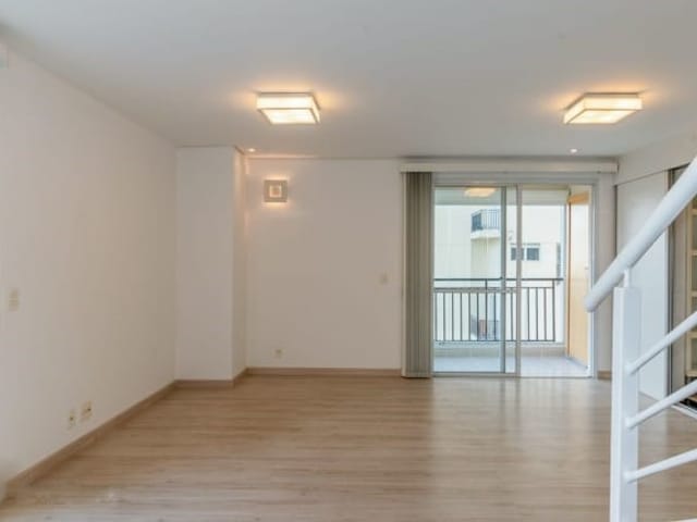 Foto do Apartamento - Apartamento Duplex à venda no bairro Vila Madalena. Este encantador imóvel possui 2 quartos, sem suítes, 1 banheiro e 2 vagas de garagem. | Vista Livre