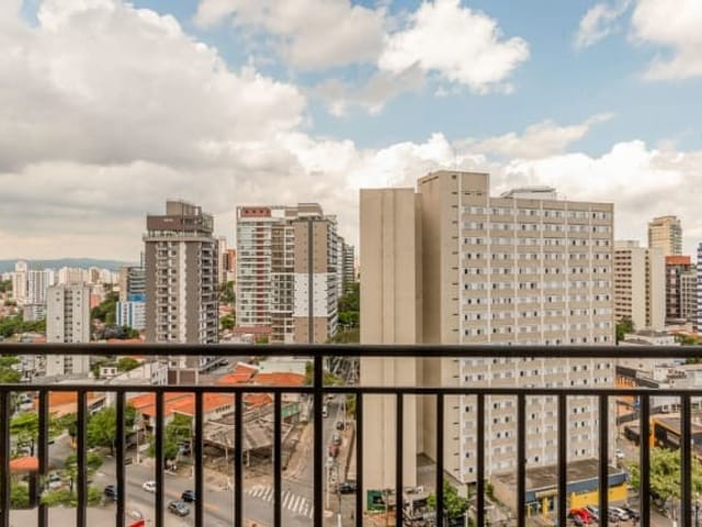 Foto do Apartamento - Apartamento Duplex à venda no bairro Vila Madalena. Este encantador imóvel possui 2 quartos, sem suítes, 1 banheiro e 2 vagas de garagem. | Vista Livre