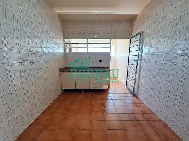 Apartamento 2 quartos e 2 banheiros, para alugar, no bairro Vila Santana em Itapeva
