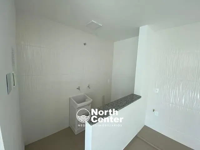 Apartamento 2 quartos e 1 banheiro, para alugar, no bairro Centro em Balneário Barra do Sul