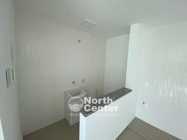 Apartamento 2 quartos e 1 banheiro, para alugar, no bairro Centro em Balneário Barra do Sul