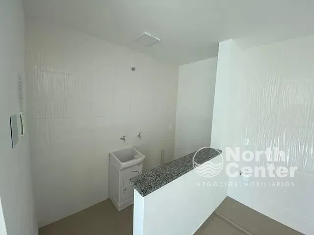 Apartamento 2 quartos e 1 banheiro, para alugar, no bairro Centro em Balneário Barra do Sul