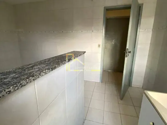 Apartamento com 70m² 3 quartos e 1 banheiro, para alugar, no bairro Xaxim em Curitiba