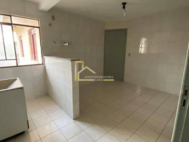 Apartamento com 70m² 3 quartos e 1 banheiro, para alugar, no bairro Xaxim em Curitiba
