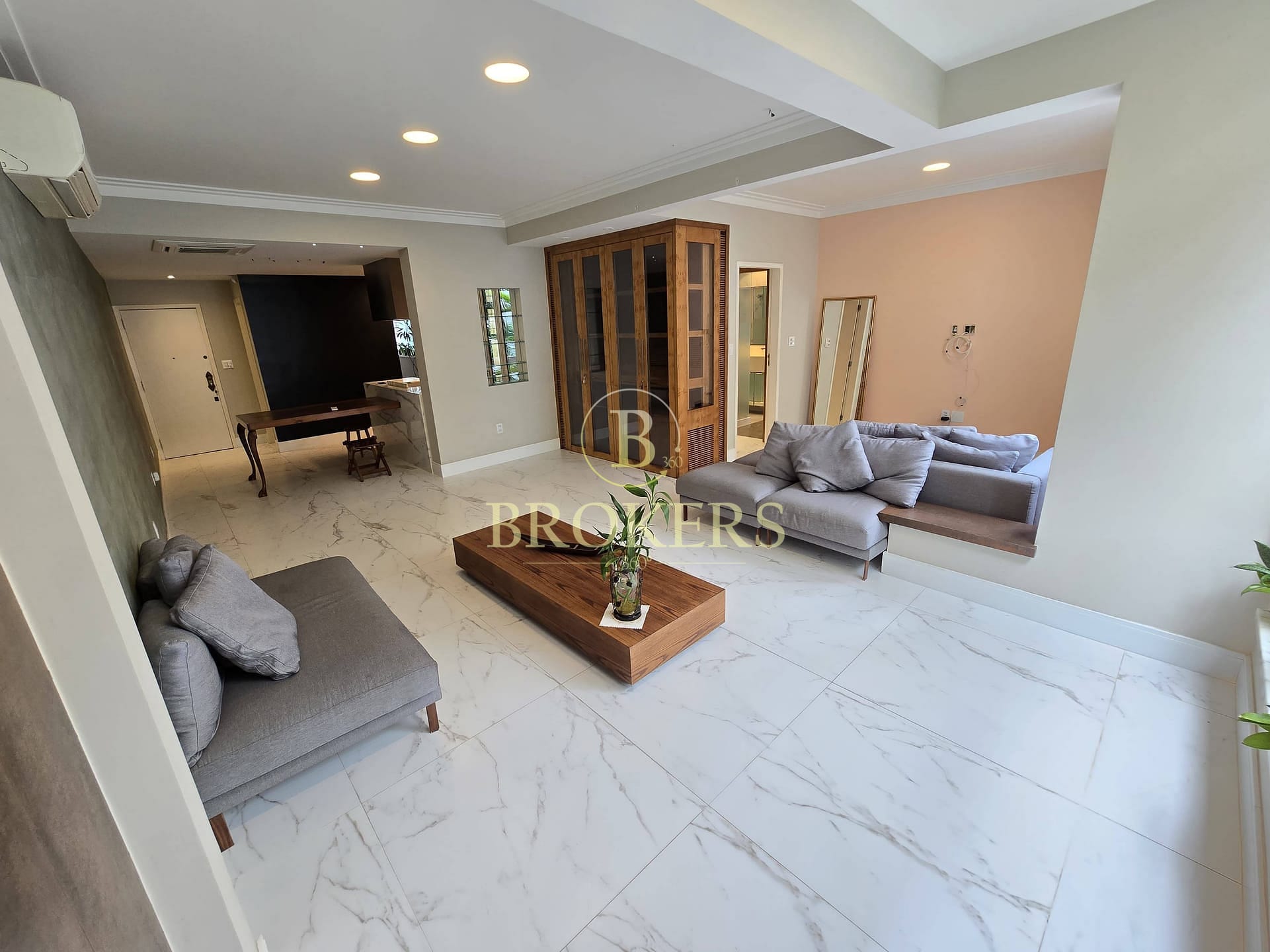 Apartamento à venda, Leblon, Avenida Delfim Moreira, sala, 2 quartos sendo 2 suítes, cozinha planejada, área gourmet, 1 vaga na escritura - 120m²