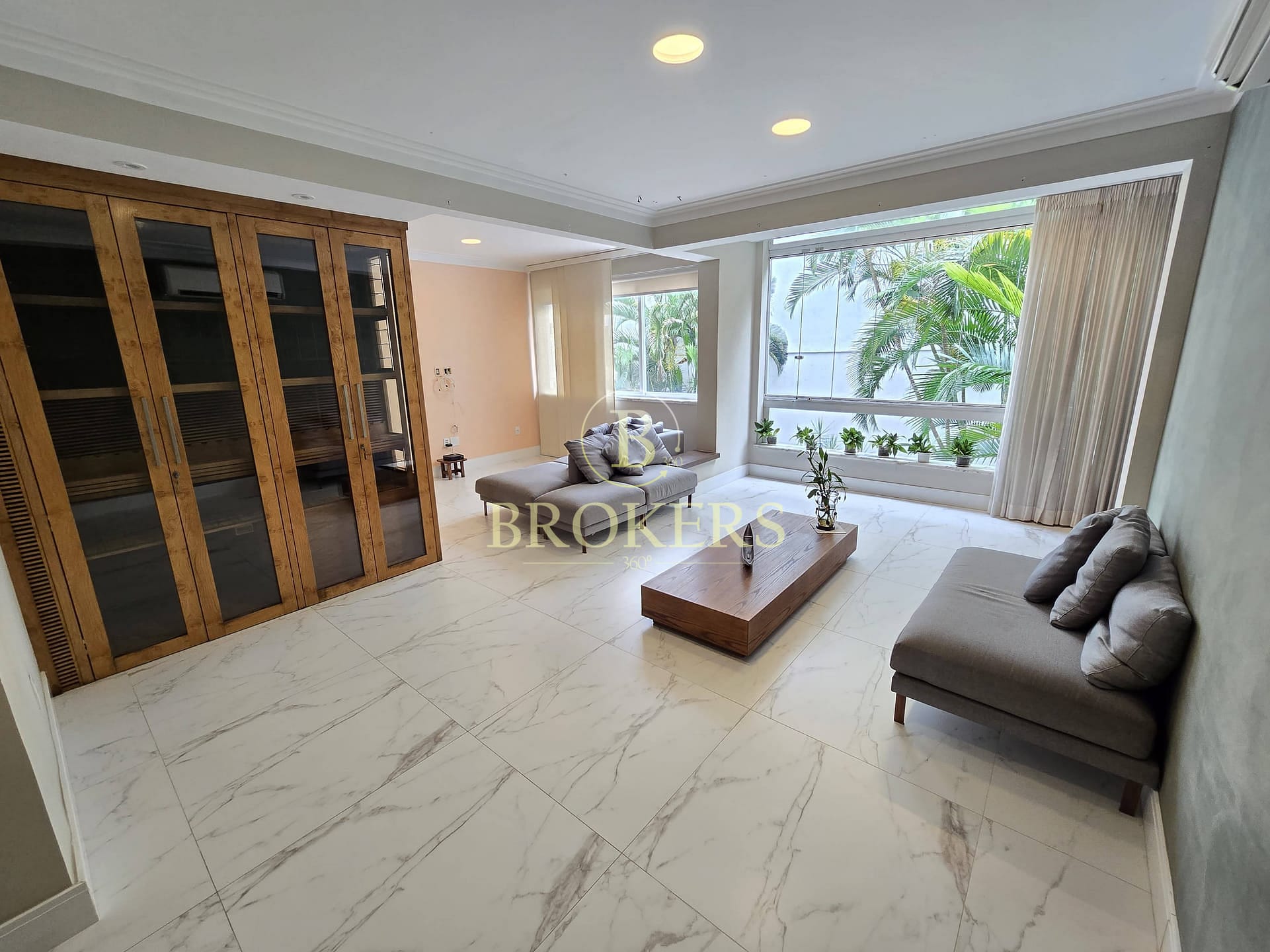 Apartamento à venda, Leblon, Avenida Delfim Moreira, sala, 2 quartos sendo 2 suítes, cozinha planejada, área gourmet, 1 vaga na escritura - 120m²