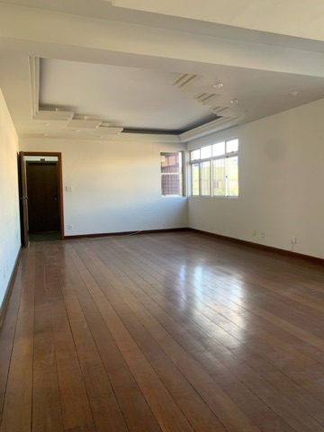 Apartamento com 201m² 4 quartos e 3 banheiros, à venda, no bairro Centro em Rua Bárbara Heliodora