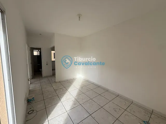 Apartamento com 100m² 2 quartos e 1 banheiro, para alugar, no bairro Pedras em Fortaleza
