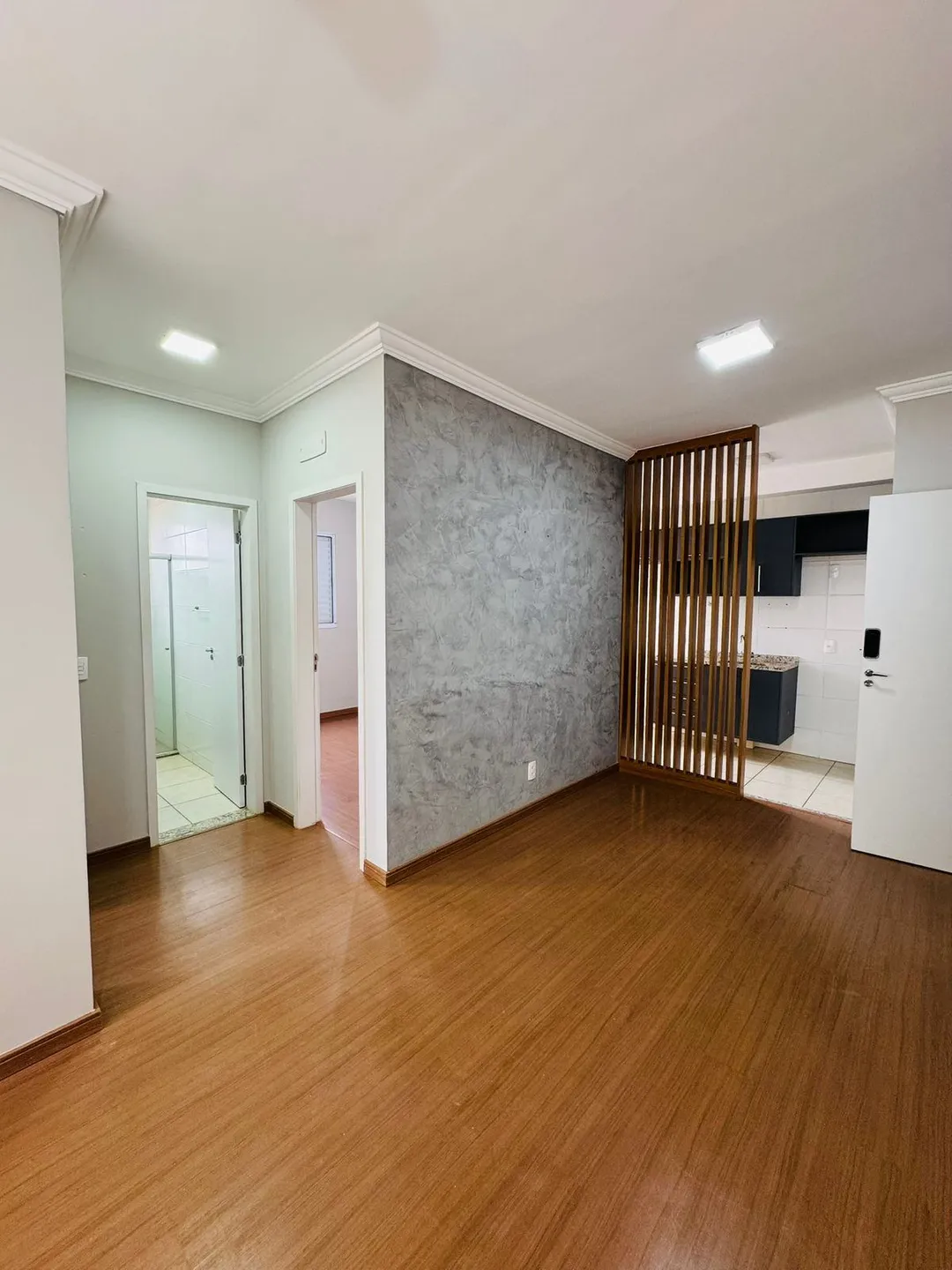 APARTAMENTO COM PLANEJADOS PRÓXIMO À FACULDADE